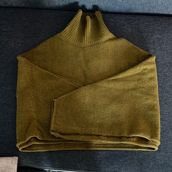 Knit sweater with buttons - Picture 2 of 4